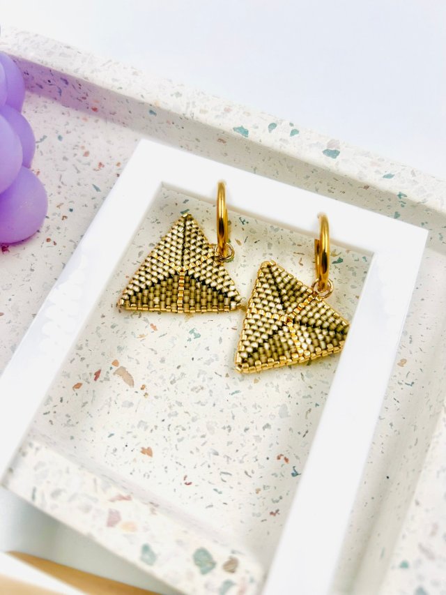 Kolczyki błyszczące w kolorze zielonym i złotym