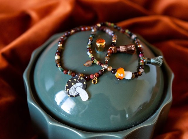 Komplet czekoladowych bransoletek z muchomorkiem