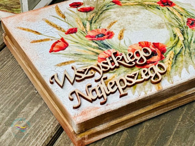 Pudełko na czekoladki wykonane z naturalnego drewna z motywem sielskim