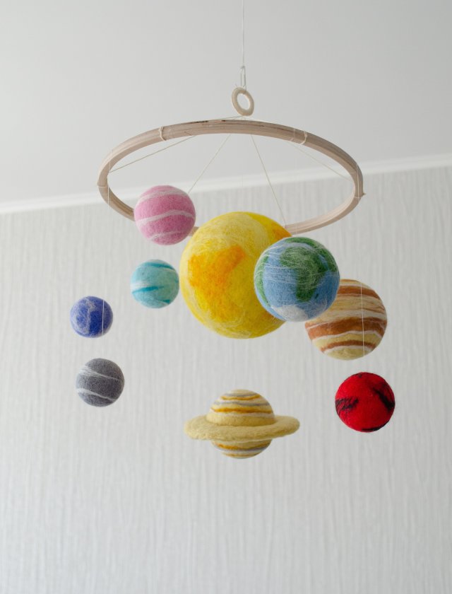 Karuzela kosmiczna z planetami • Mobil edukacyjny montessori do pokoju niemowlęcego • Dekoracja układu słonecznego dla małego astronauty i prezent na