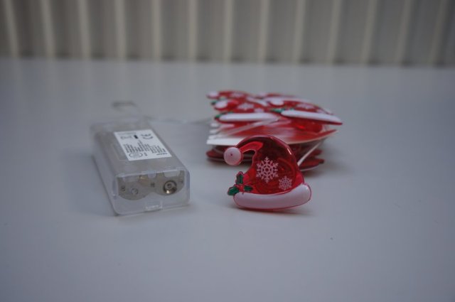 Lampki choinkowe LED - czapki Mikołaja   *40
