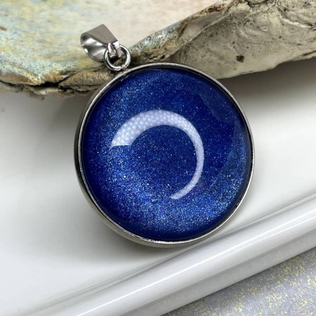 Okrągły wisior w odcieniu perłowego szafiru Dolunay e35/20