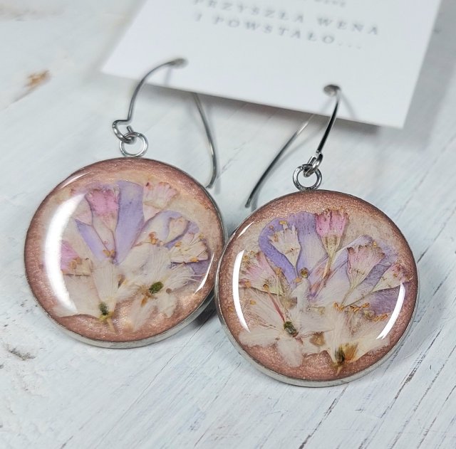 Wiszące kolczyki z żywicy