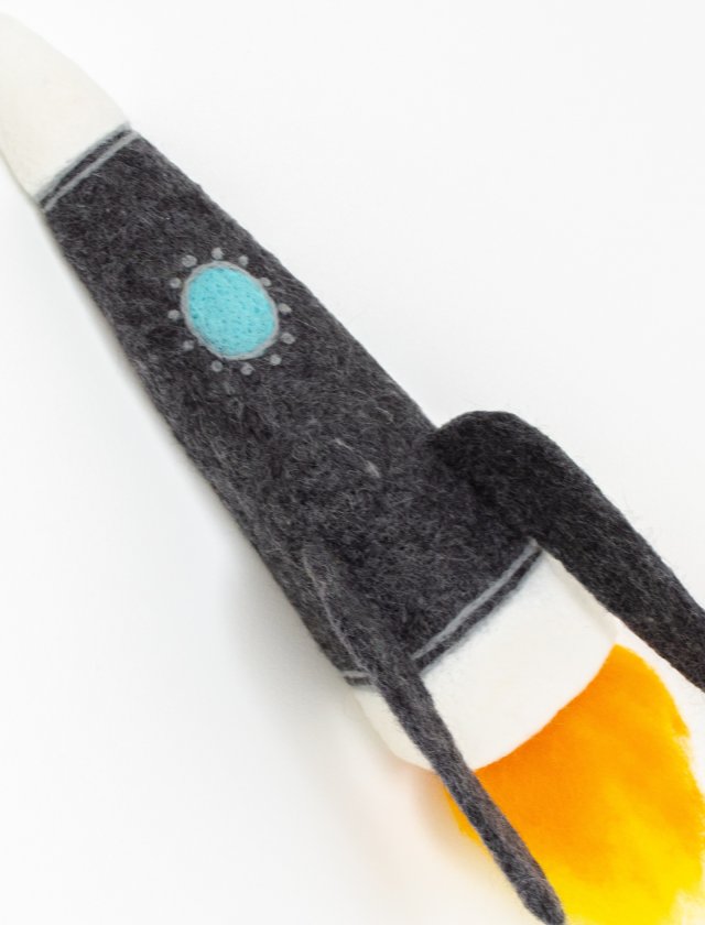 3D Rakieta filcowana z wełny rozmiar L – Dekoracja na ścianę lub sufit do pokoju dziecięcego