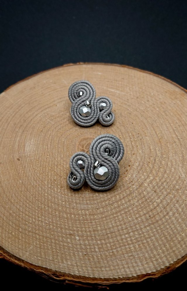 Kolczyki sutasz sztyfty 13