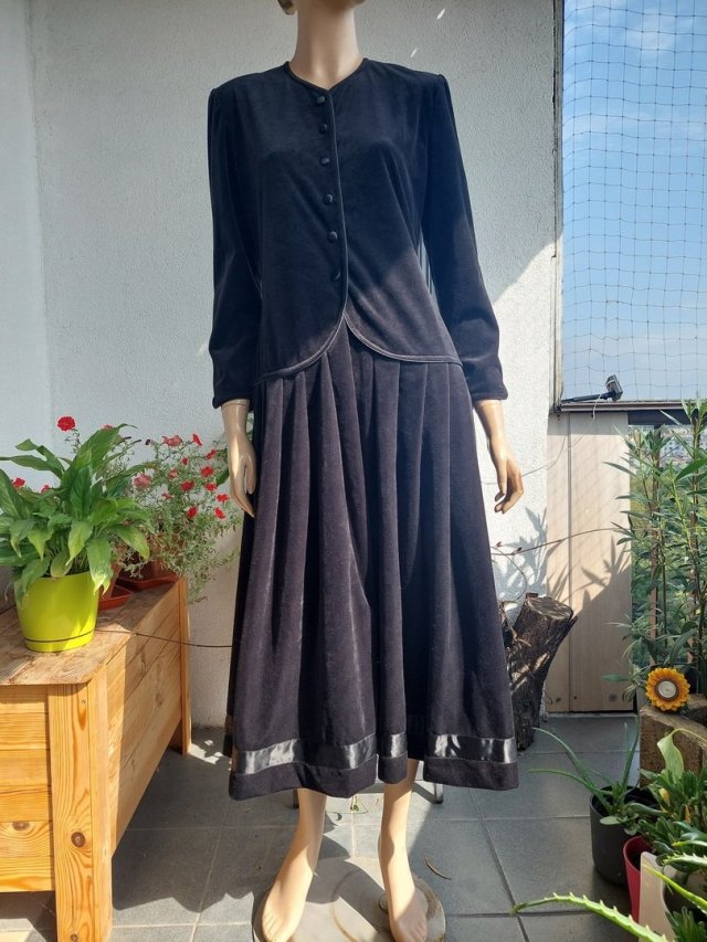 aksamitna sukienka vintage