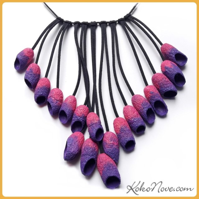 Naszyjnik z jedwabnych kokonów