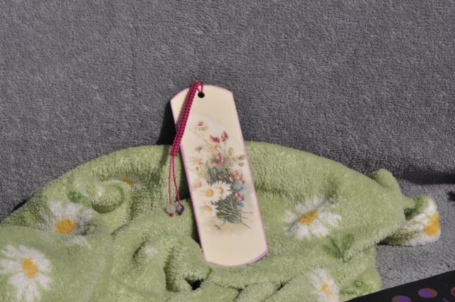 Zakładka do książki – zdobiona metodą decoupage