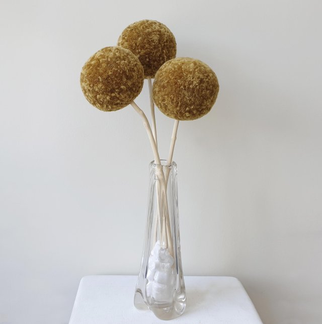 Trzy Duże Kwiaty z Pomponów.