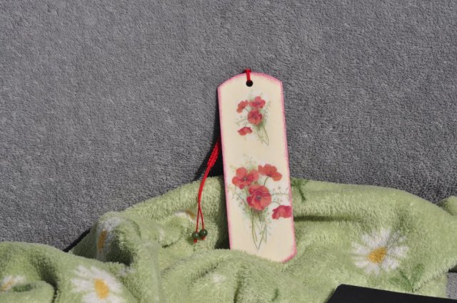 Zakładka do książki – zdobiona metodą decoupage