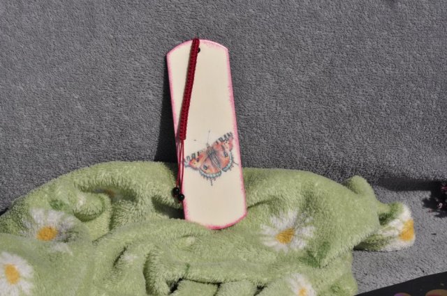 Zakładka do książki – zdobiona metodą decoupage