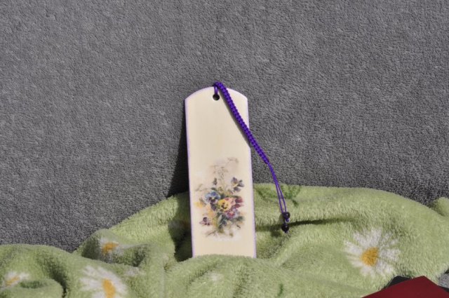 Zakładka do książki – zdobiona metodą decoupage