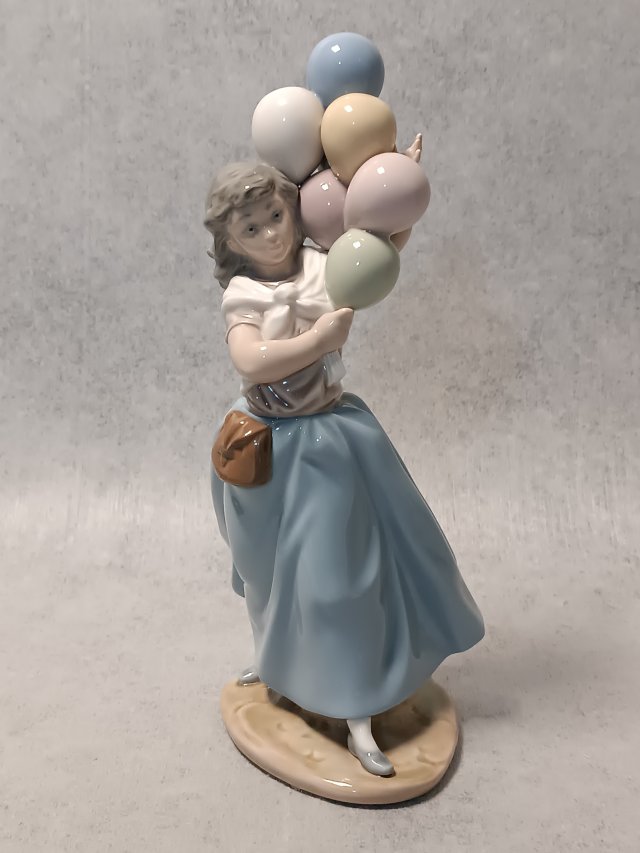 LLADRO Porcelanowa Figurka Dziewczynka z Balonami Lladro Hiszpania