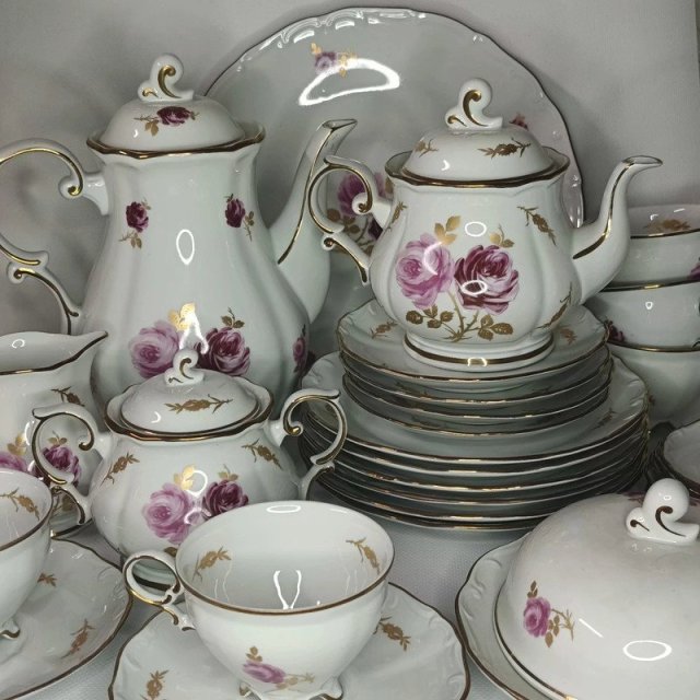 Porcelanowy serwis kawowy herbaciany róże złocenia vintag
