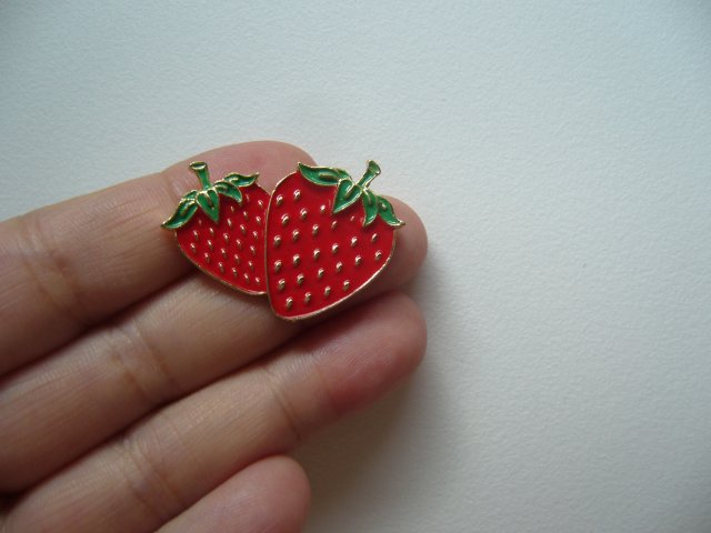 PIN PRZYPINKA BROSZKA TRUSKAWKI
