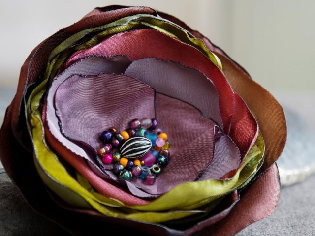 Elegancka broszka przypinka KWIATEK do sukienki marynarki