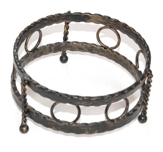 Stylizowany metalowy  stojak  metaloplastyka