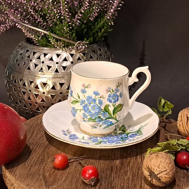 Angielska porcelana Royal Albert filiżanka i spodek wzór Forget me not kształt Hampton