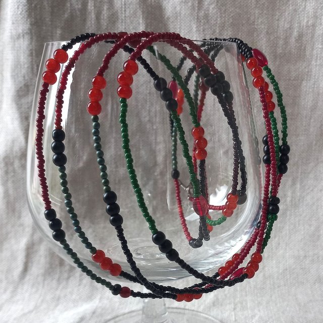 Bardzo długi naszyjnik