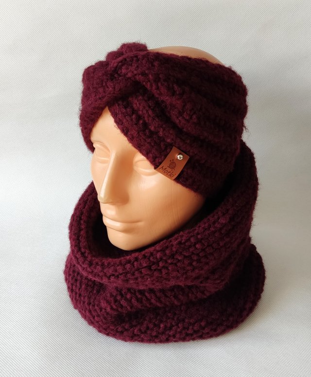 Burgundowy komplet, ręcznie robiony na drutach.