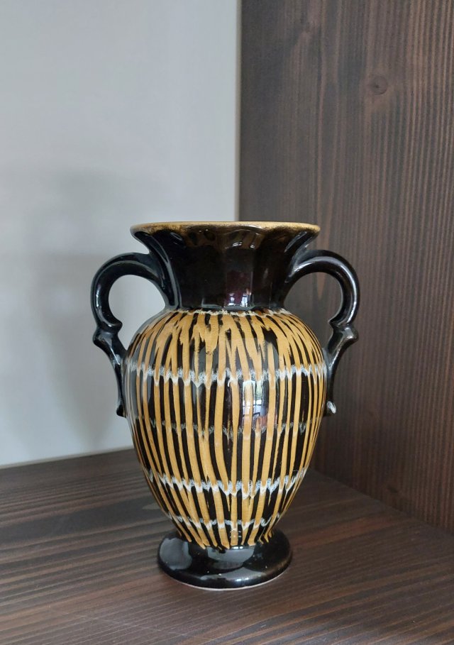 Ceramiczny wazon retro styl