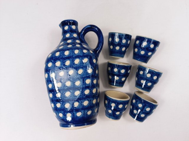 Ceramiczna karafka z kieliszkami, lata 70.