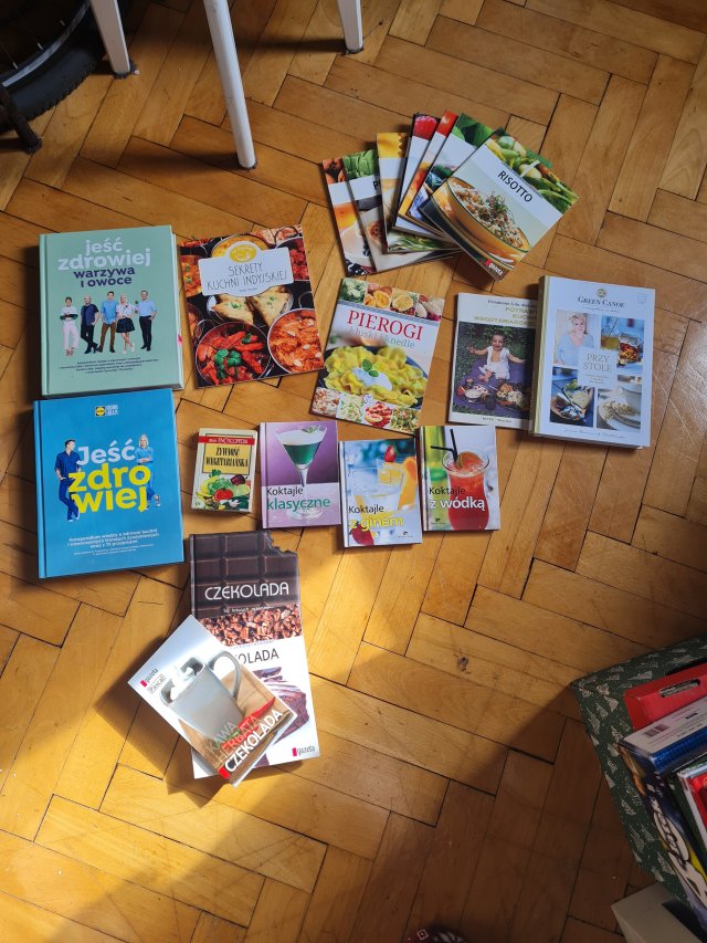 zestaw 21 książek kucharskich, o drinkach, czekoladzie itp.