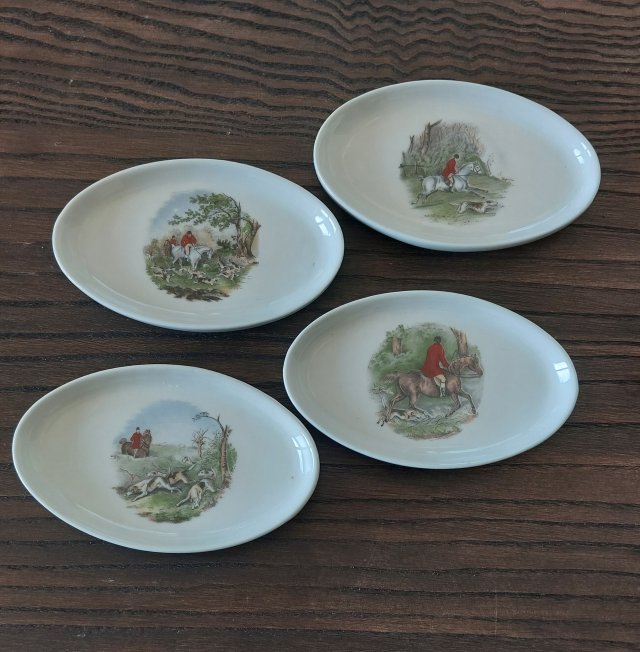 Porcelanowe  podstawki  motyw myśliwski polowanie Bavaria  4 szt