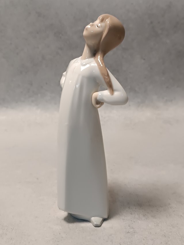 LLADRO #68 Dziewczynka w nocnej koszuli Scornful Girl Hiszpania
