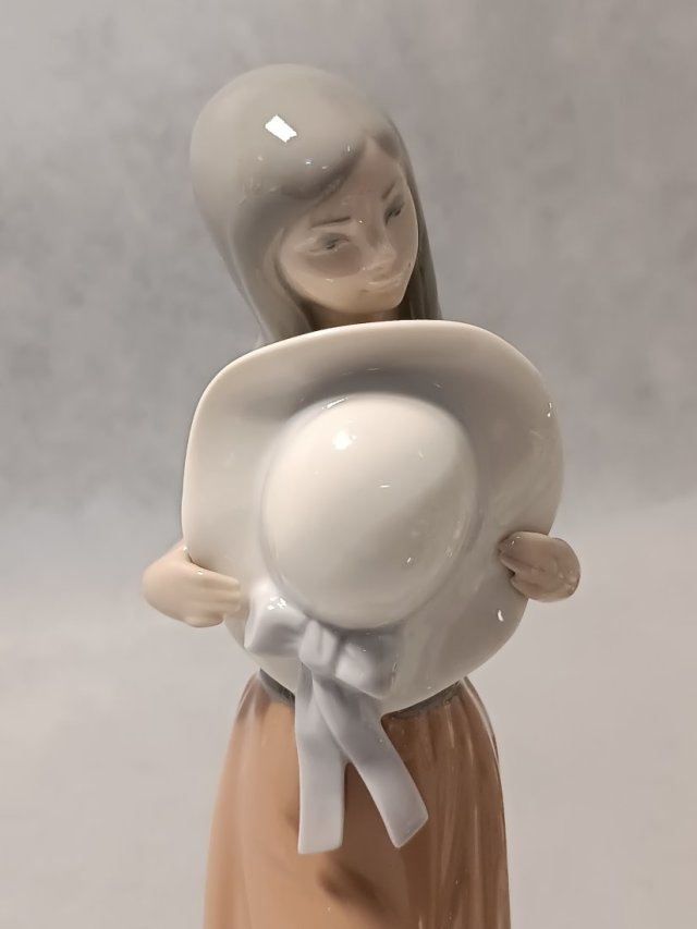 LLADRO #5007 Bashful Dziewczyna z kapeluszem Hiszpańska porcelana