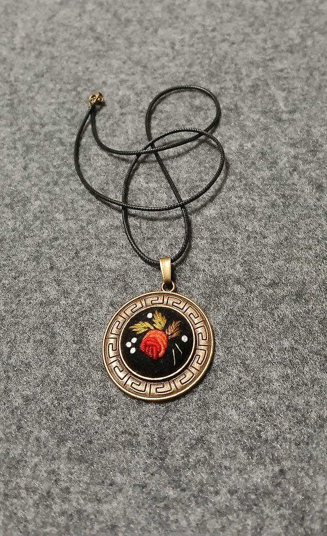 Ręcznie haftowany wisior KONGO