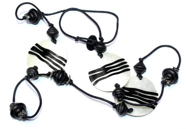 naszyjnik na sznurku perłowe koła