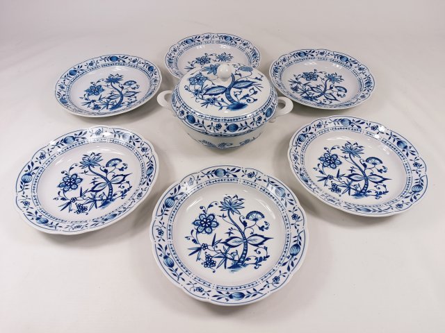 Porcelanowy serwis obiadowy Kahla, wzór cebulowy lata 70.