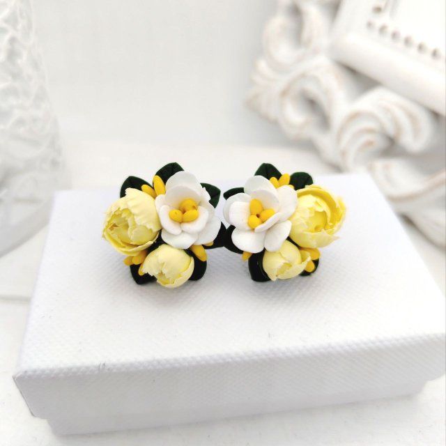 Kolczyki z piwonii i anemonów delikatne żółto-białe handmade