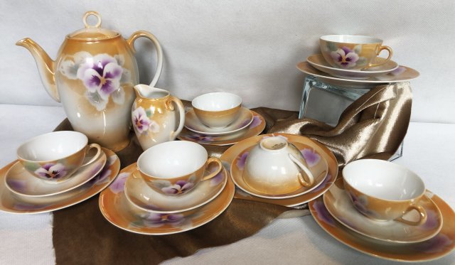 Serwis do kawy - herbaty wyprodukowany przez Victoria China Czechoslovakia