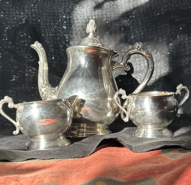Elegancki Silverplated- srebrzony komplet -  zestaw stołowy - dzbanek, mlecznik cukiernica