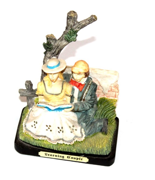 RETRO Figurka CZYTAJĄCA PARA  vintage