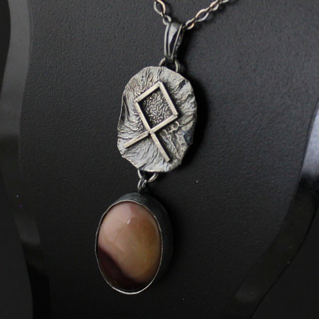 Runa Othala z mokaitem - srebrny amulet ochronny