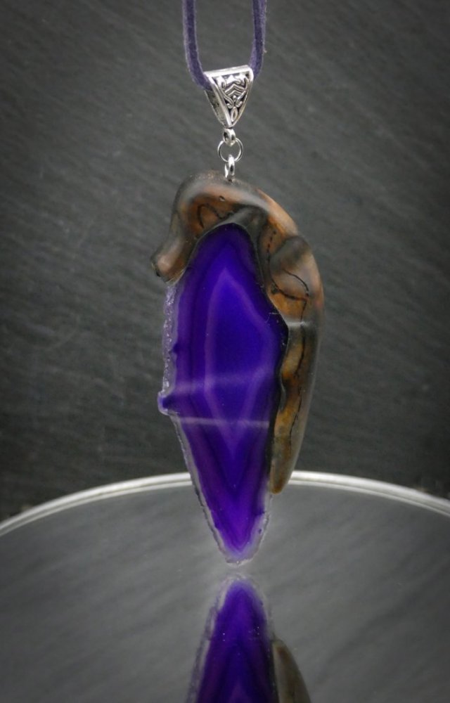 Wisiorek "Fioletowy Agat i brzoza" –amulet zamknięty w kawałku drewna, pirografia, prezent, Wood Pendant, biżuteria, handmade