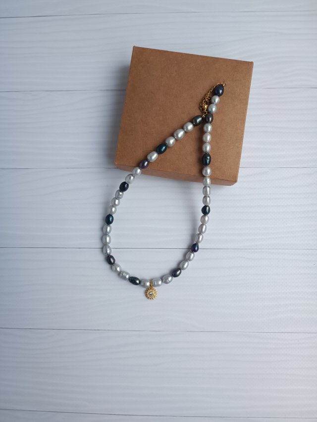 Szary perłowy choker