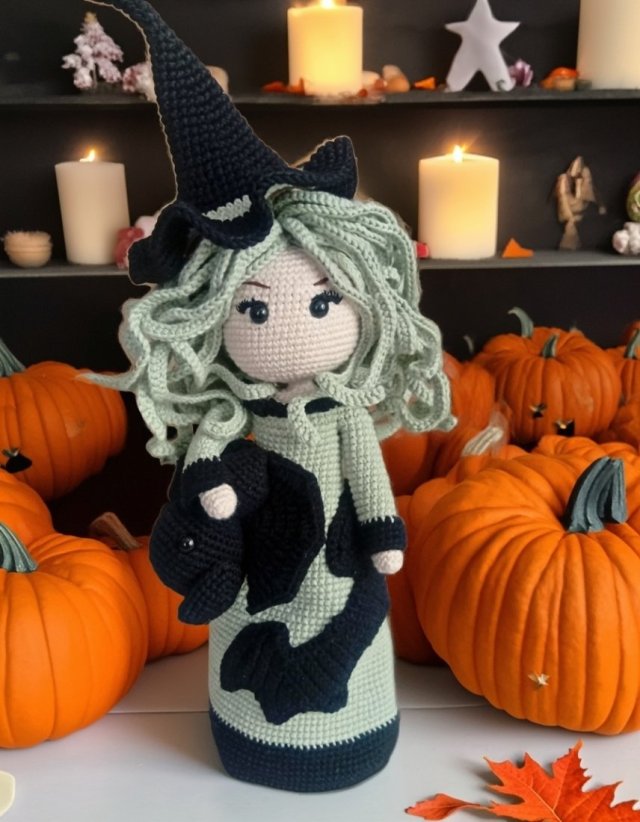 Wiedźma na Halloween – ręcznie robiona lalka z bawełny