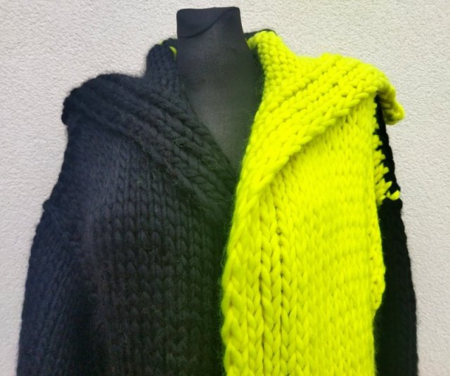 DWUKOLOROWY SWETER
