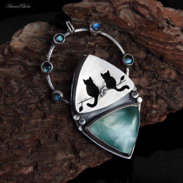 Wisiorek srebrny kotki z hemimorfitem i labradorytami