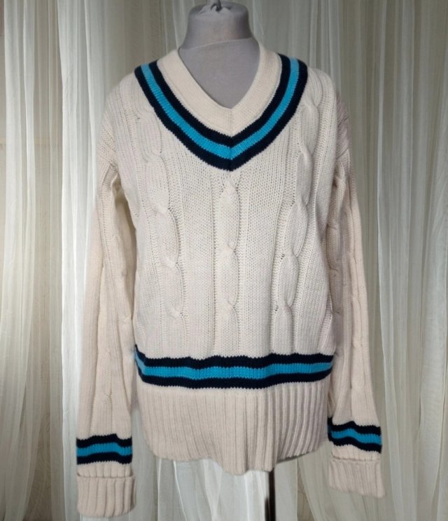 Kremowy sweter damski z niebieskim paskiem wywinięty rękaw 40 42 v dekolt vintage