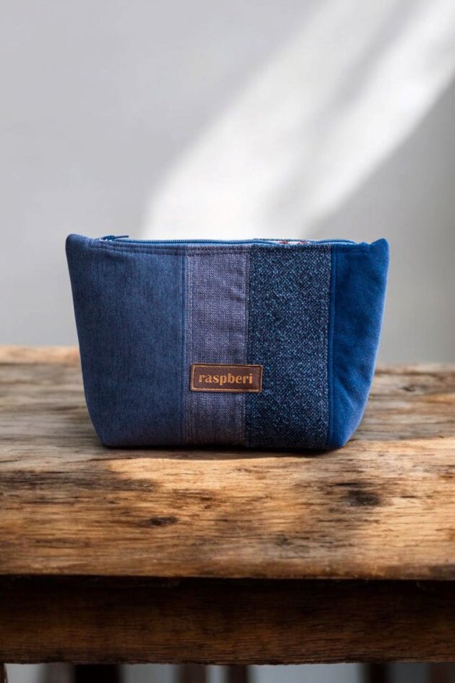 Duża patchworkowa niebieska kosmetyczka