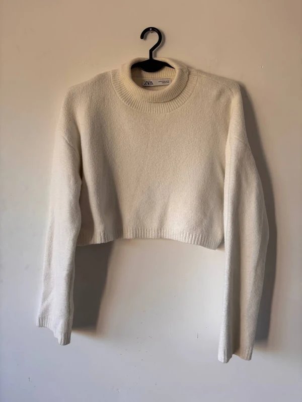 Krótki kremowy sweter z kolekcji ZARA Knitwear