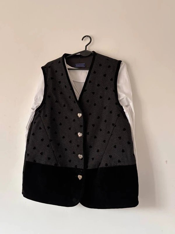 Kamizelka z serduszkowymi guzikami XXL / 44