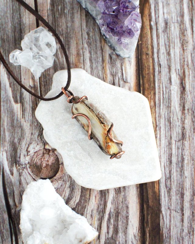 Wisior skamieniałe drewno miedź antyczna piękny wyjątkowy rękodzieło