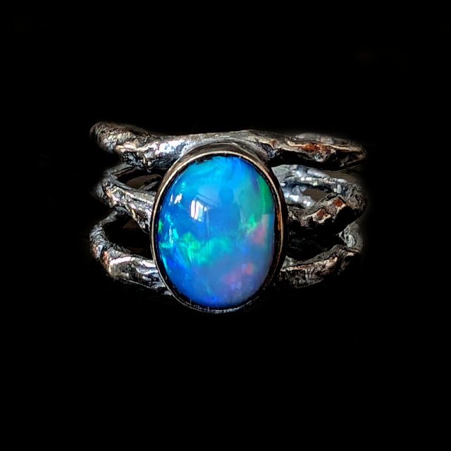 OPAL W POTRÓJNEJ OBRĄCZCE