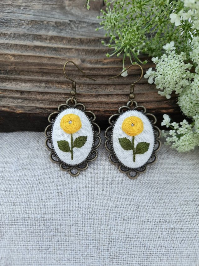 Kolczyki z haftowanymi kwiatami - żółte